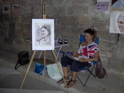 L'artista Michelle Consalvo al lavoro
